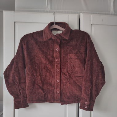 Rostrote Cordjacke