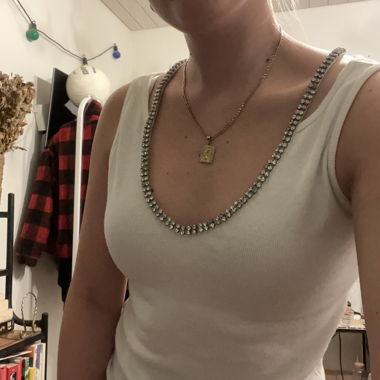 Top weiss mit Strasssteinen