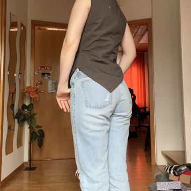 Top smanicato con scollo a V, marrone