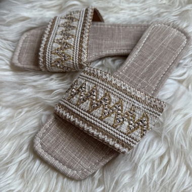 Beige bestickte Sommer-Slides