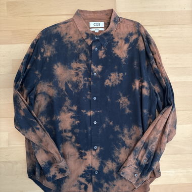 COS Tie-Dye-Hemd