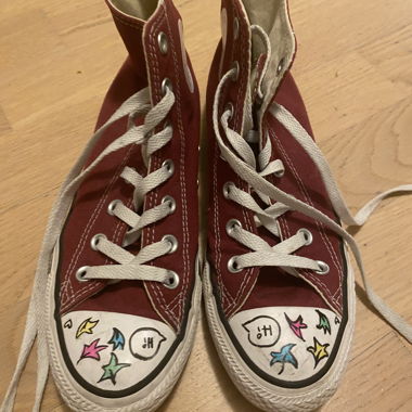 Hohe Converse— heart stopper customisieren