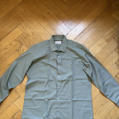Chemise grise à manches longues