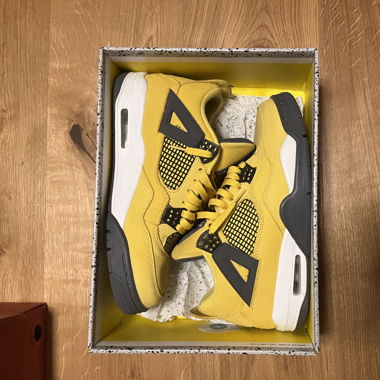 Jordan 4 lightning taille 45
