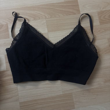 Haut à soutien-gorge en dentelle noire