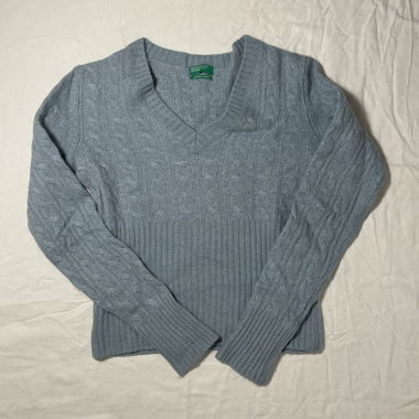 Pull bleu clair à motif torsadé