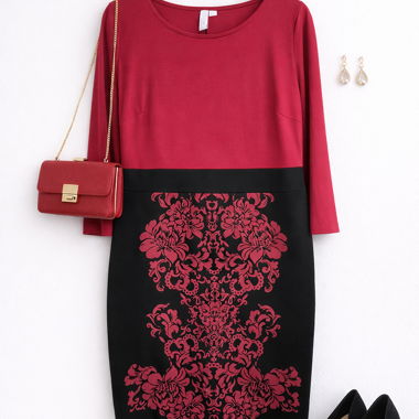 Robe bicolore rouge et noire à motif floral