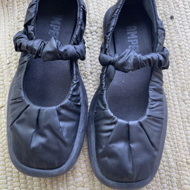 Camper Onda Black Ballerinas