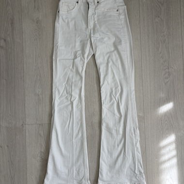 Jeans évasés blancs