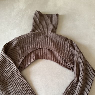 kurzer pullover mit kragen