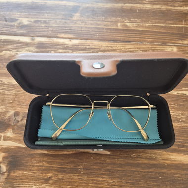 Montatura per occhiali con astuccio