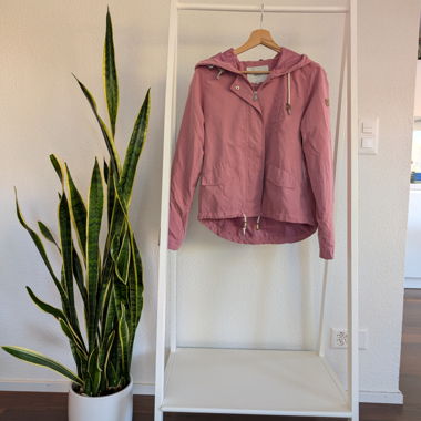 Veste légère de printemps rose