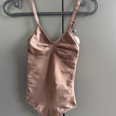 Shapewear bodysuit