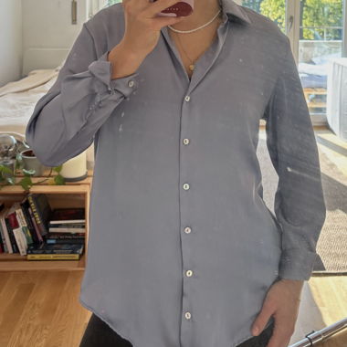 Blusa in satin celeste