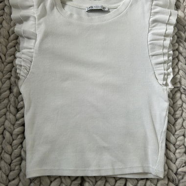 Top con ruches di Zara