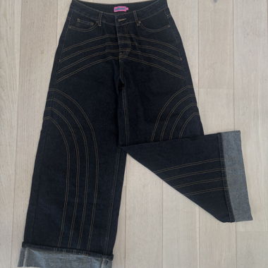 Edikted baggy Dunkle Jeans mit muster 