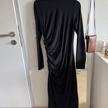 Schwarzes langes Kleid