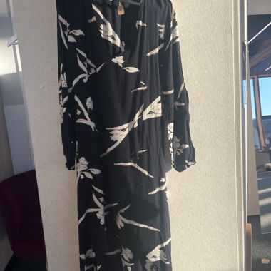 Robe O’neil noire à fleurs