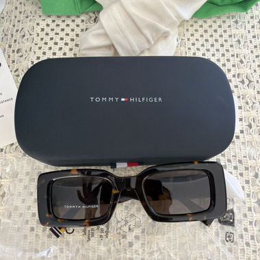 Lunettes de soleil Tommy Hilfiger