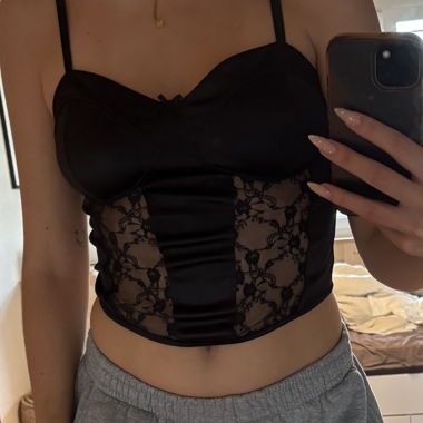 Corsetto nero in pizzo