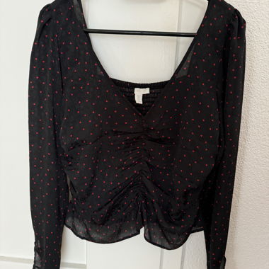 Blusa giocosa e leggera con cuoricini, taglia M