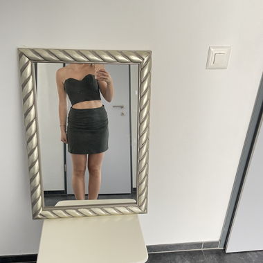 Completo due pezzi: gonna e top senza maniche
