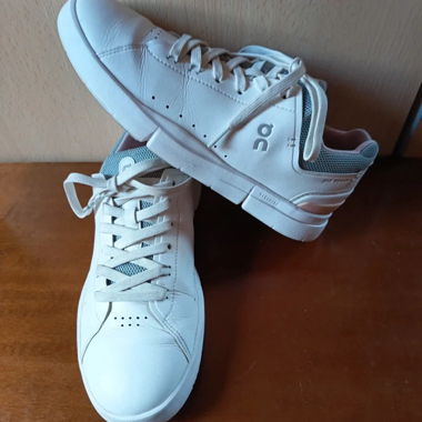 On Cloud Sneakers - Roger