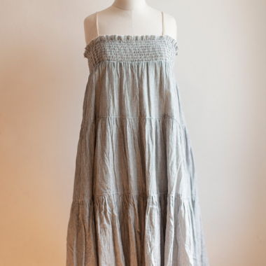 Robe mi-longue à rayures bleu et beige