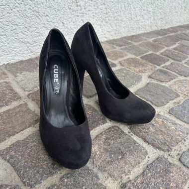 Décolleté con tacco alto in camoscio nero EU 39