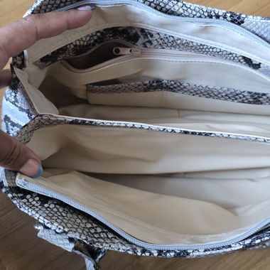 Handtasche mit Schlangenprint