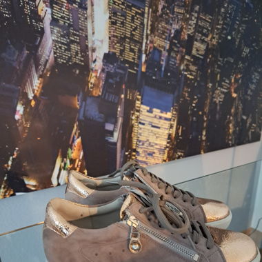 Elegante Sneaker, Top Zustand