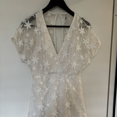 Robe romantique avec applications étoiles
