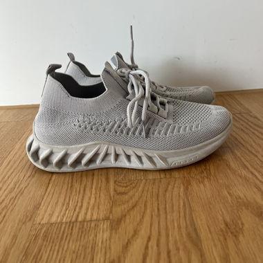 Sneakers en tricot gris