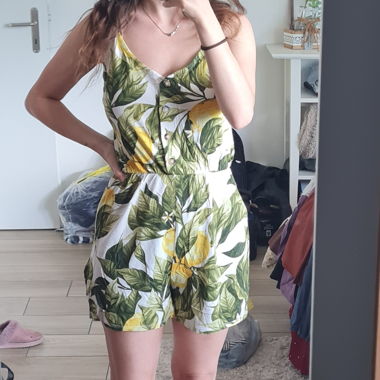 Playsuit estivo con stampa di limoni