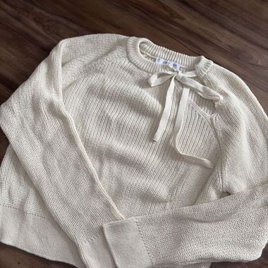 Cremefarbener Strickpullover