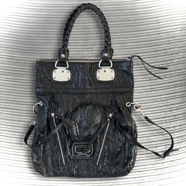 Vintage Guess-Tasche, ein echter Hingucker.