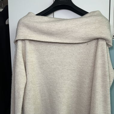 Off Shoulder strick pullover