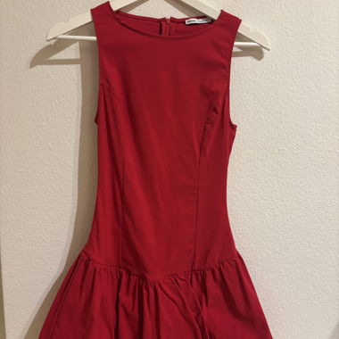 Ärmelloses rotes Kleid