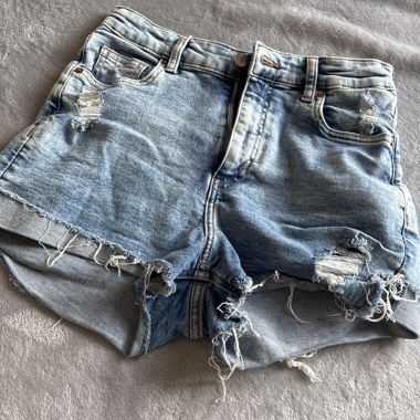 Shorts in Jeans con look vissuto
