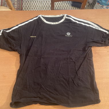 Schwarzes Sportshirt