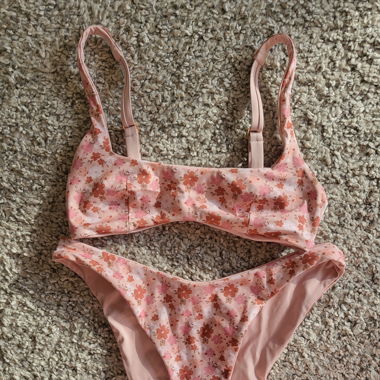 Reversible Bikini, Lounge