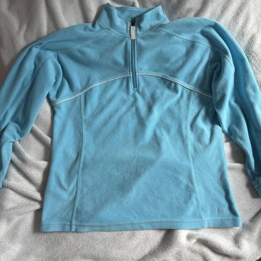 Blauer flies Pulli 