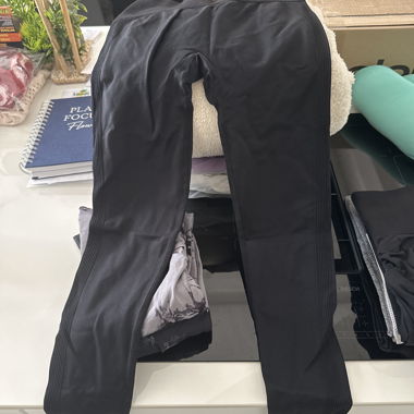 Schwarze Sportleggings mit Bootyscrunch