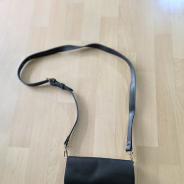 Kleine schwarze Tasche Pieces