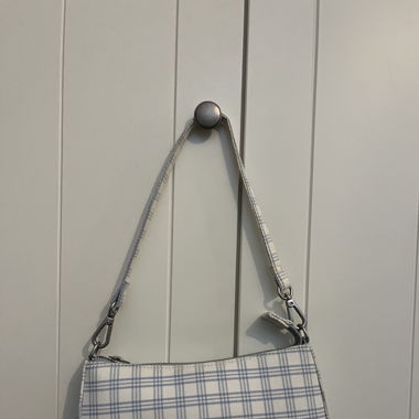 Kleine Schultertasche blau/weiss