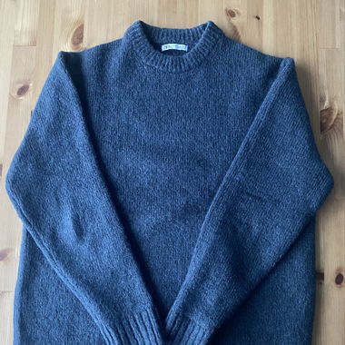 schwarzer Strickpullover