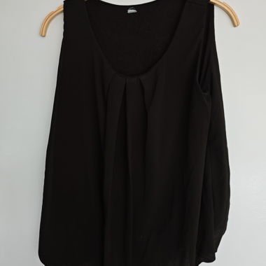 Schwarzes ärmelloses Top
