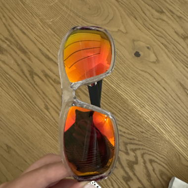 Sunglasses with mirrored lenses