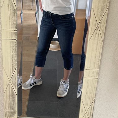Vintage Low-Rise Capri Jeans