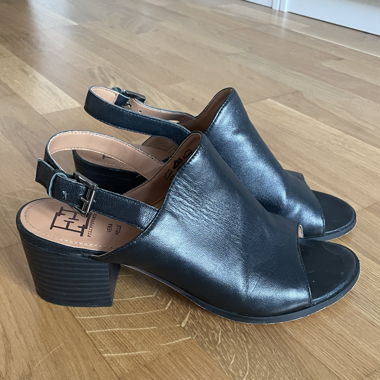 Leather Sandals with Heel